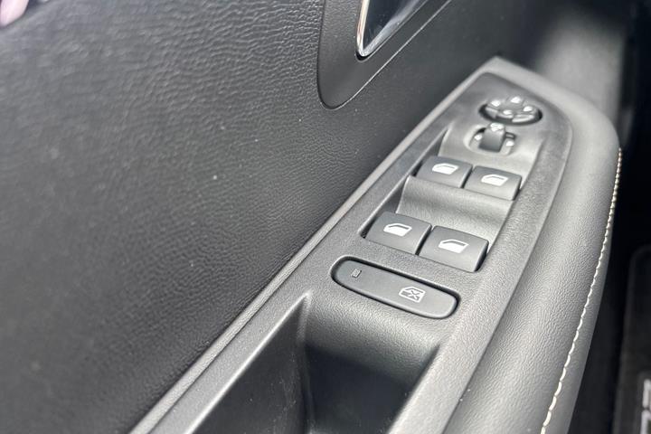 undefined Peugeot 208 fra 2024