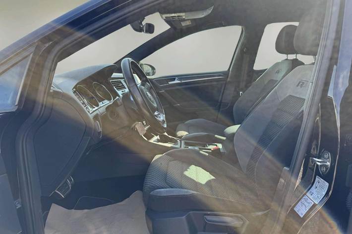 Sort VW Golf VII fra 2020