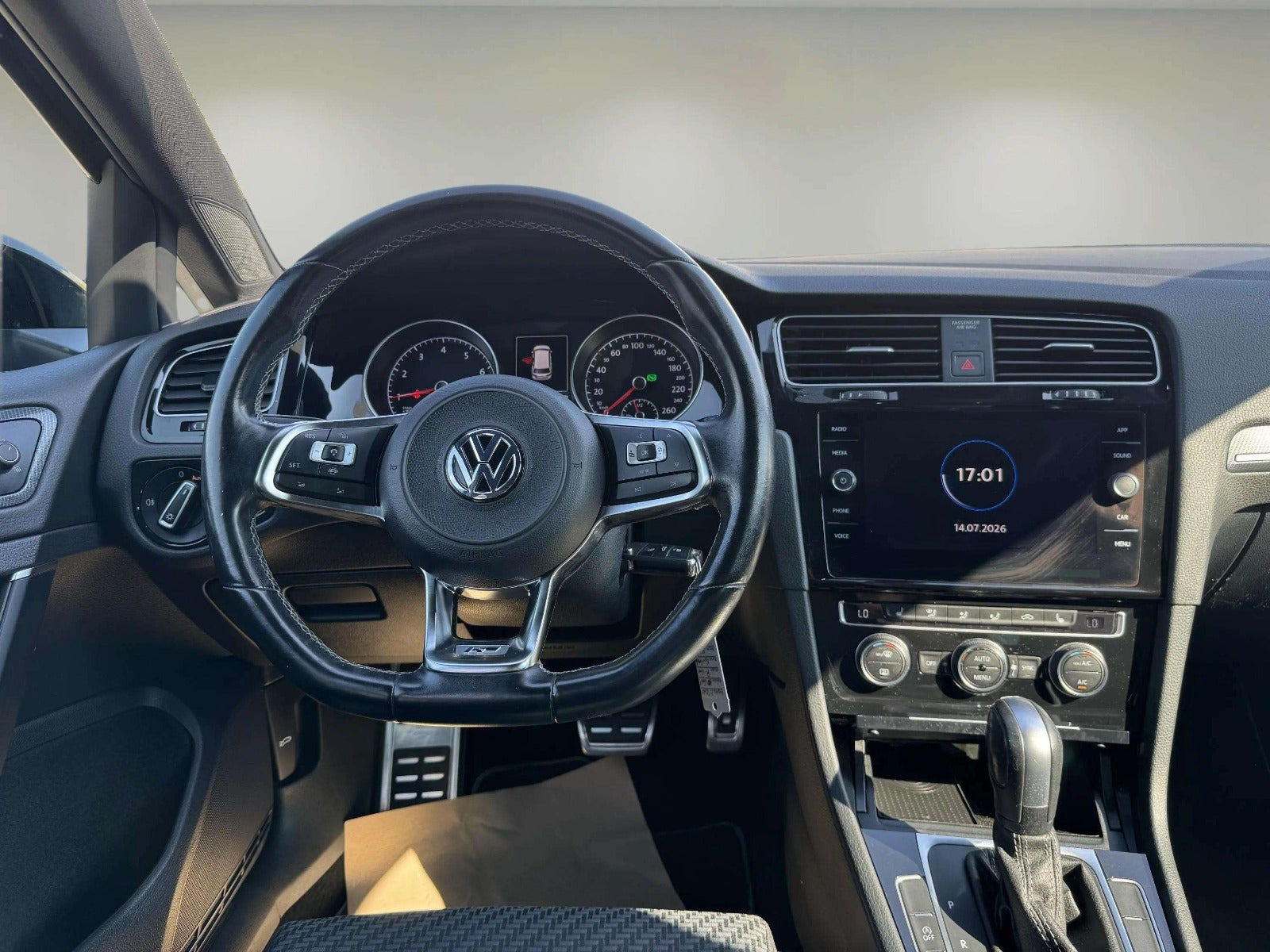 Sort VW Golf VII fra 2020