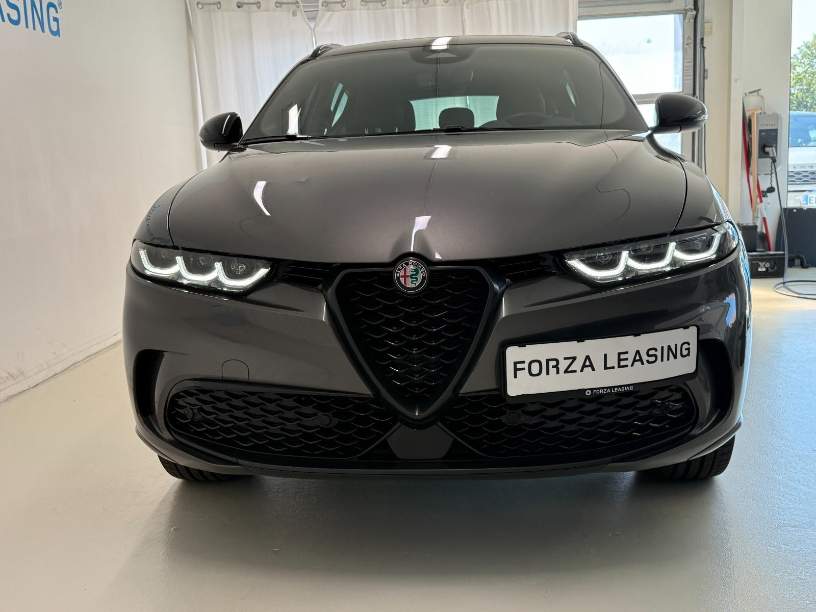 Grå Alfa Romeo Tonale fra 2023
