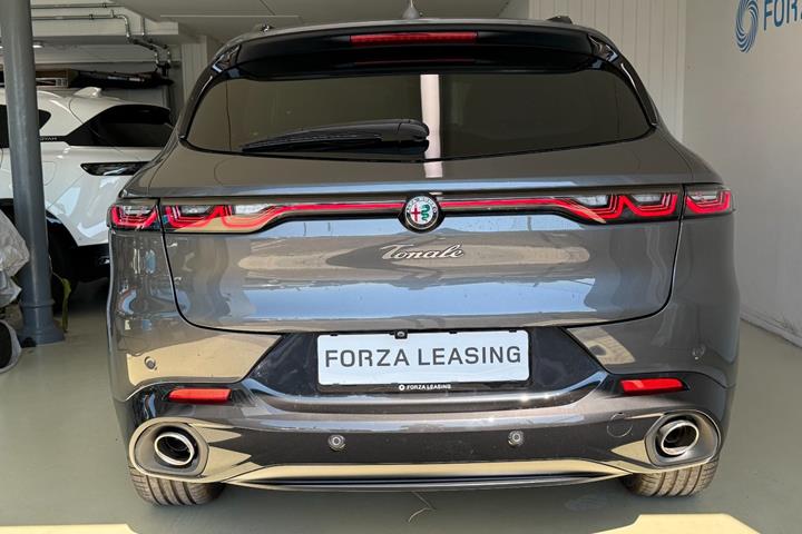 Grå Alfa Romeo Tonale fra 2023