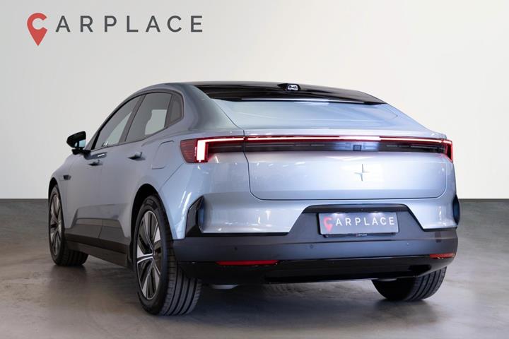 Blå Polestar 4 fra 2025