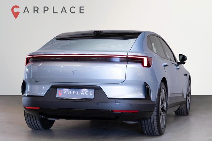 Blå Polestar 4 fra 2025