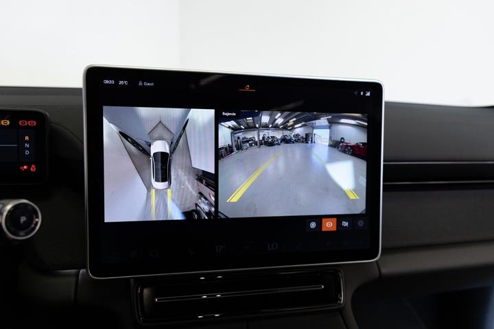 Blå Polestar 4 fra 2025
