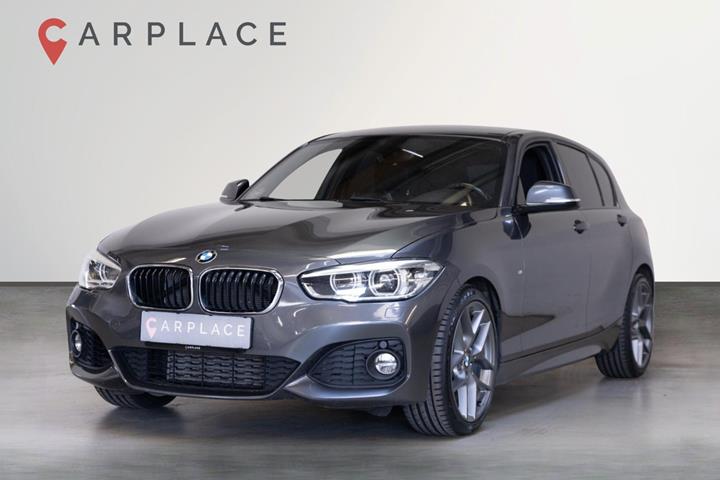 Grå BMW 118i fra 2019 set udefra
