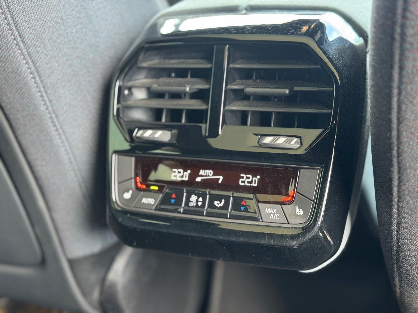 Blå BMW iX fra 2023
