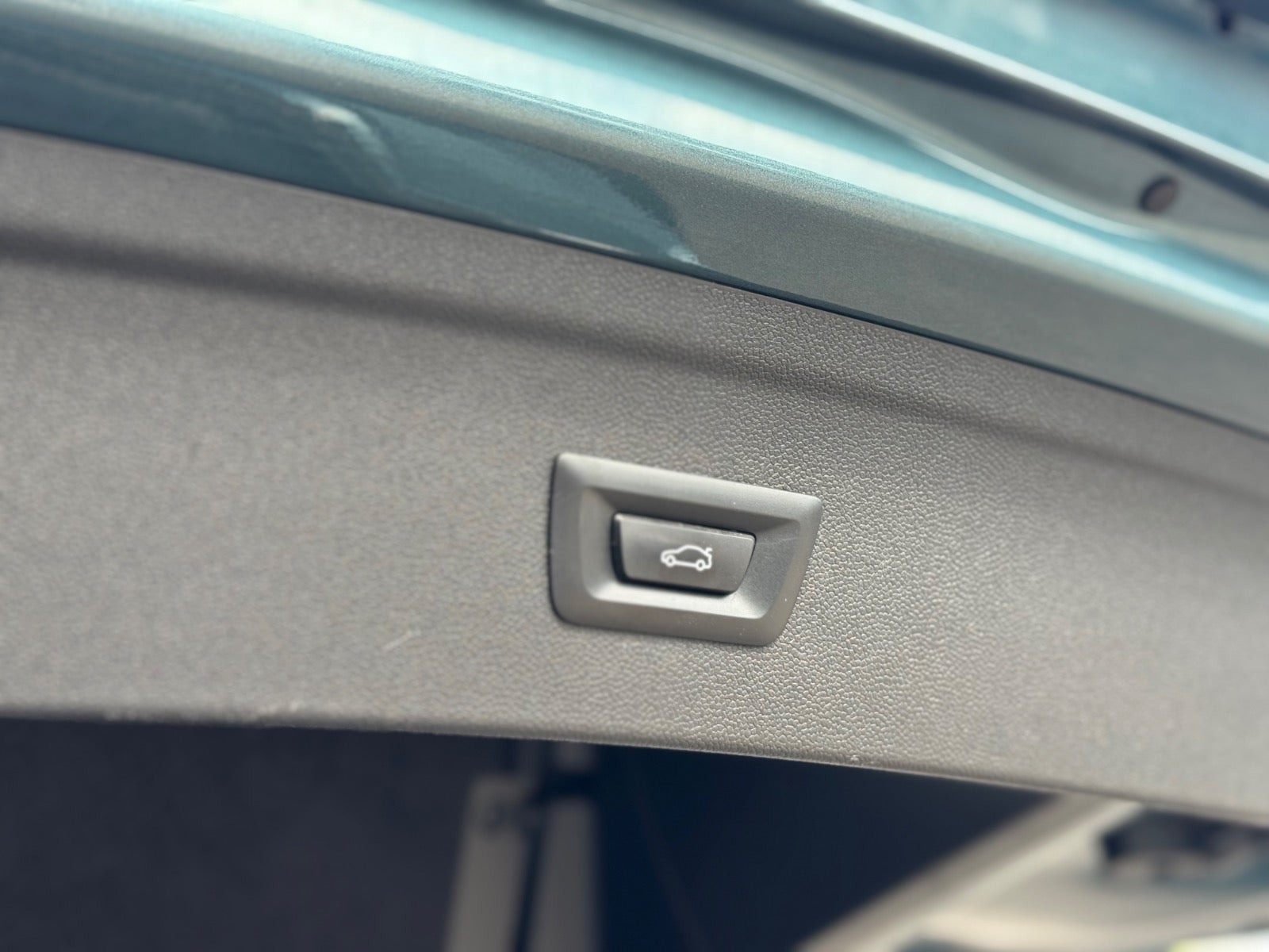 Blå BMW iX fra 2023
