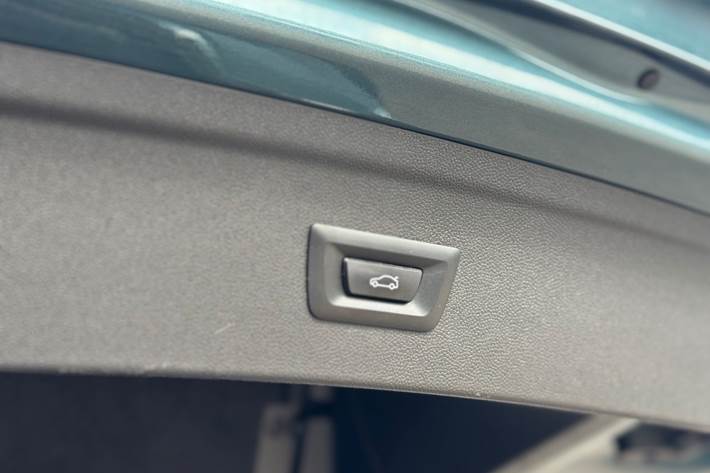 Blå BMW iX fra 2023