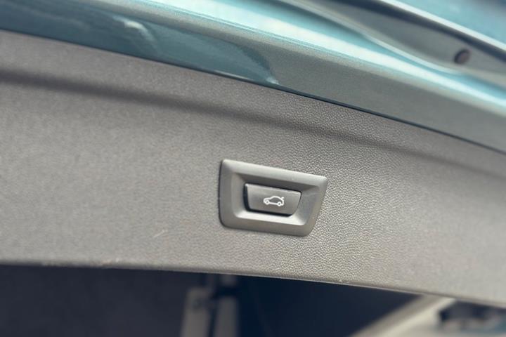 Blå BMW iX fra 2023