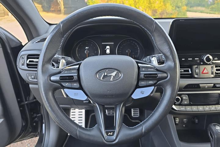 Sort Hyundai i30 fra 2022