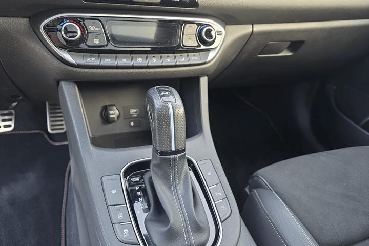 Sort Hyundai i30 fra 2022