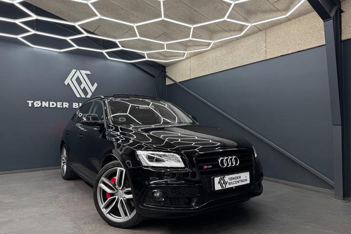 Sort Audi SQ5 fra 2016 set udefra