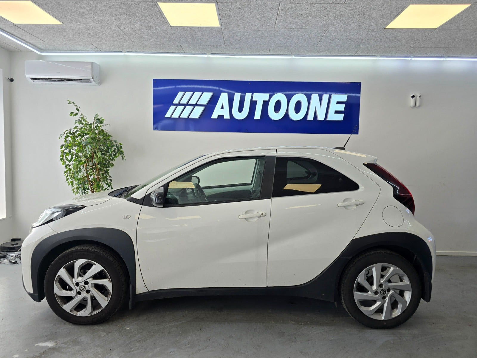 Hvid Toyota Aygo X fra 2023