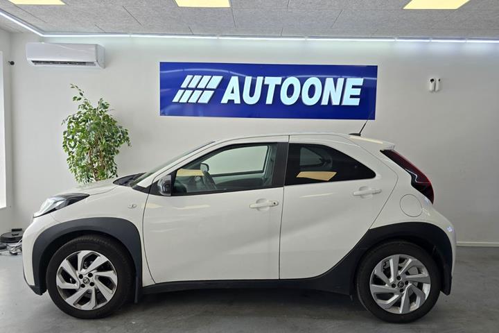 Hvid Toyota Aygo X fra 2023