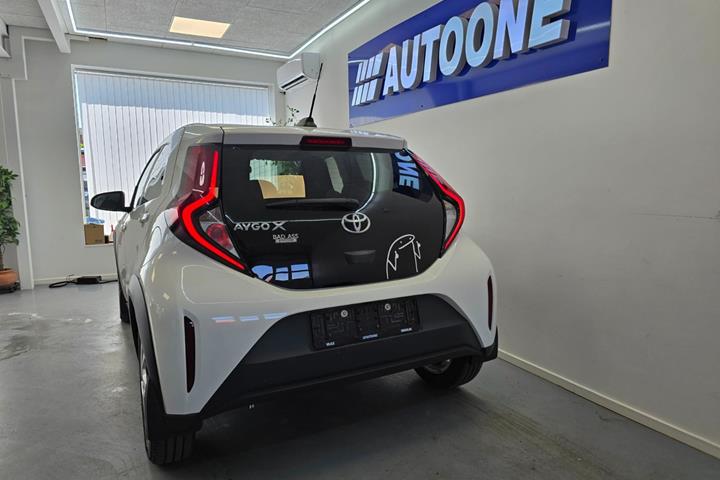 Hvid Toyota Aygo X fra 2023