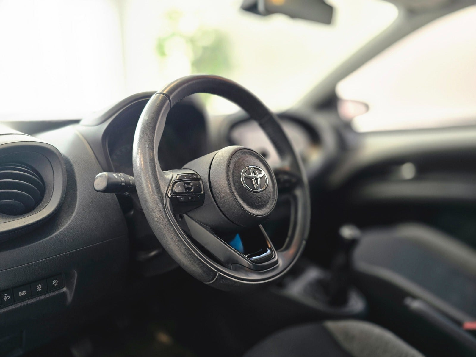 Hvid Toyota Aygo X fra 2023
