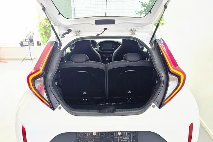 Hvid Toyota Aygo X fra 2023
