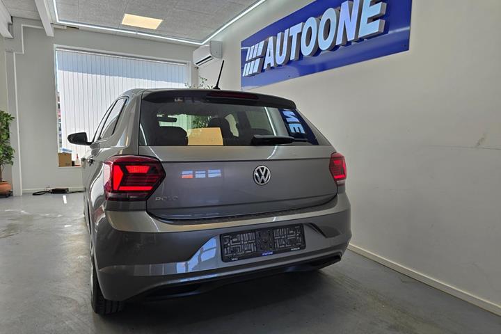 Grå VW Polo fra 2020