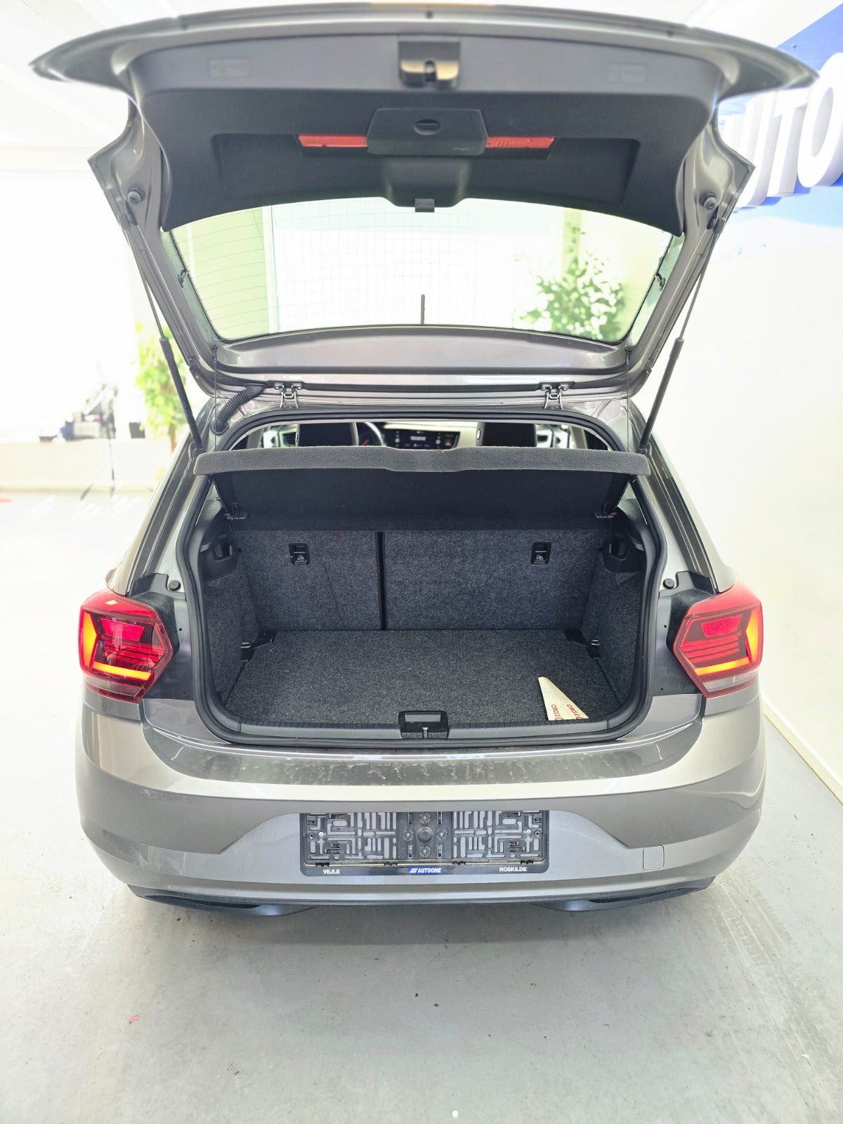Grå VW Polo fra 2020