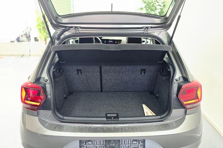Grå VW Polo fra 2020