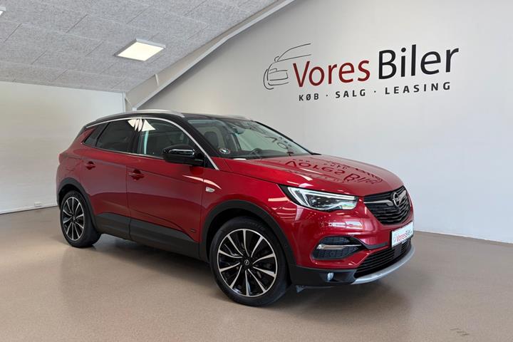 Grå Opel Grandland X fra 2020 set udefra