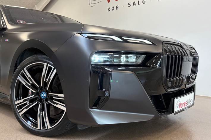 Sort BMW i7 fra 2023