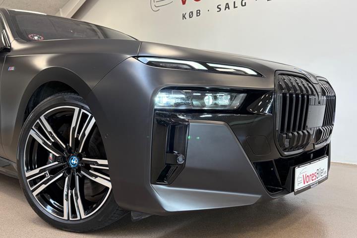 Sort BMW i7 fra 2023