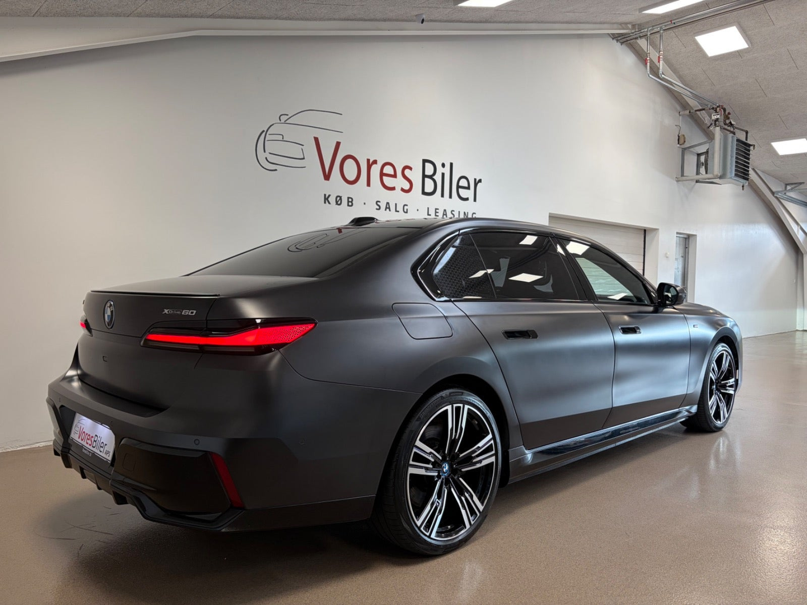 Sort BMW i7 fra 2023