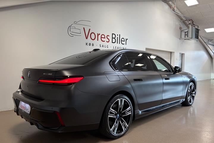 Sort BMW i7 fra 2023