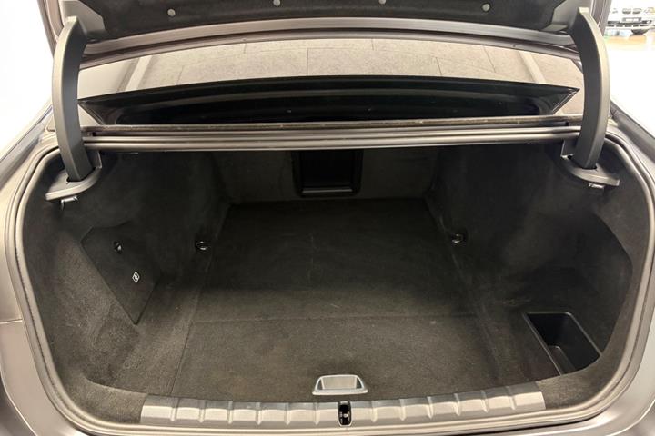 Sort BMW i7 fra 2023