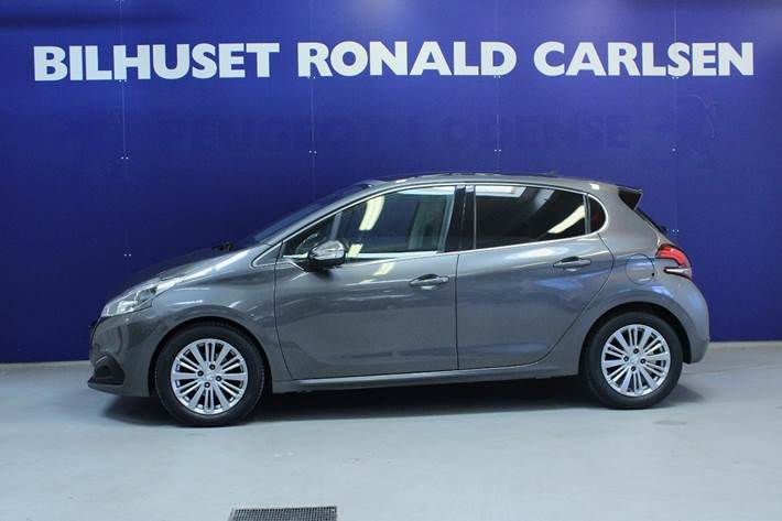 Grå Peugeot 208 fra 2019