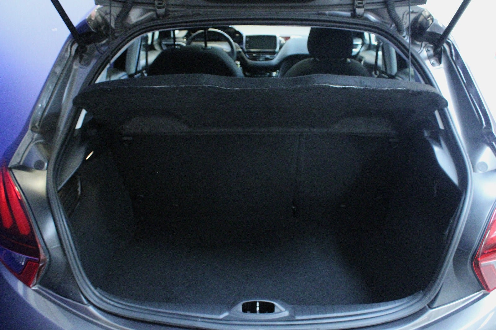 Grå Peugeot 208 fra 2019