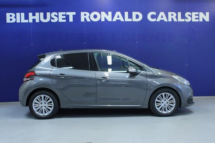 Grå Peugeot 208 fra 2019