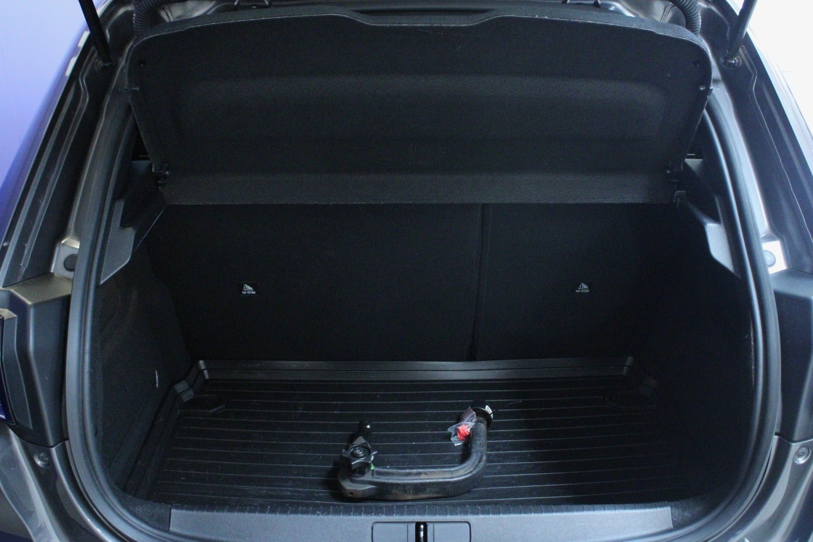 Grå Peugeot 208 fra 2022