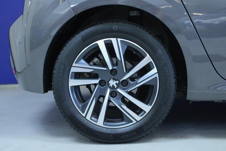 Grå Peugeot 208 fra 2022