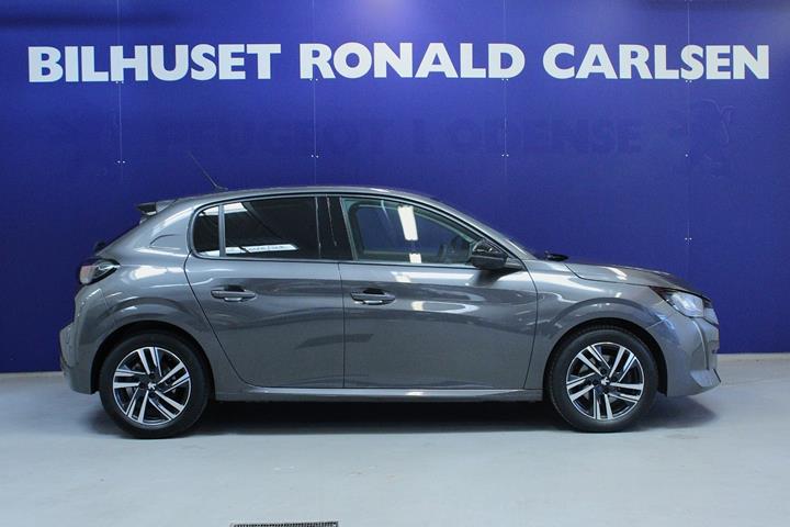 Grå Peugeot 208 fra 2022