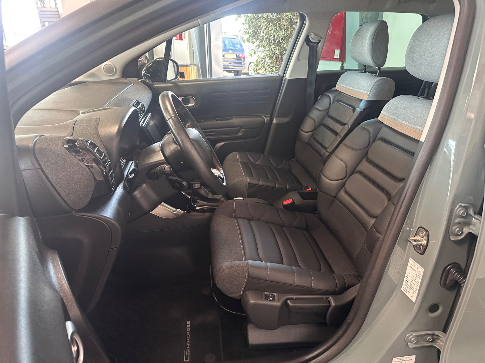 Grå Citroën C3 Aircross fra 2023
