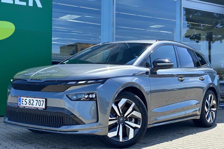 Grå Skoda Enyaq fra 2026 set udefra