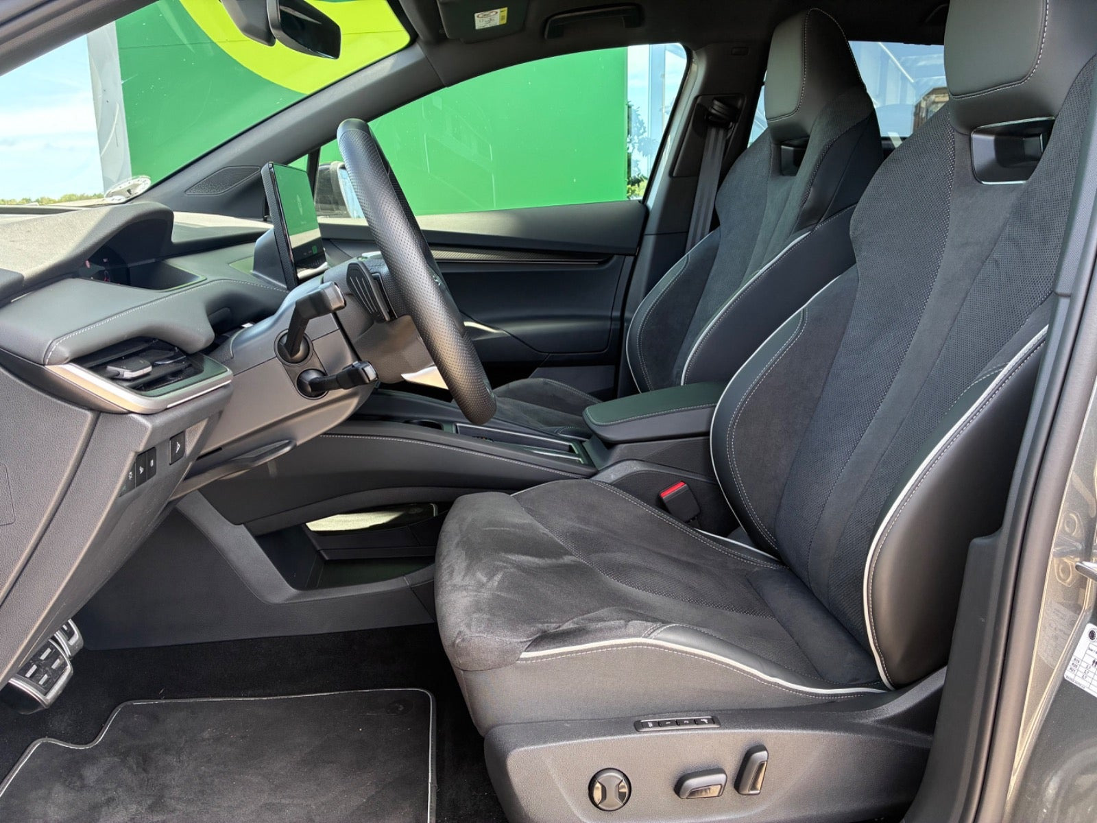 Grå Skoda Enyaq fra 2026