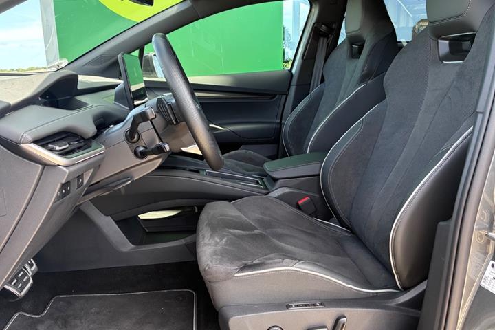 Grå Skoda Enyaq fra 2026