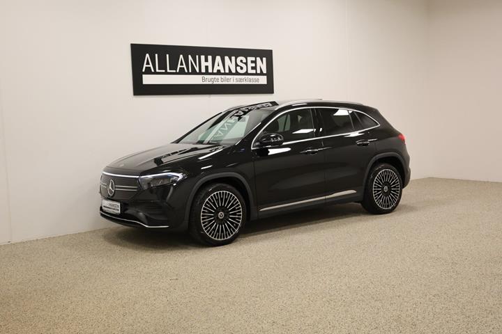 Sort Mercedes EQA250 fra 2021 set udefra