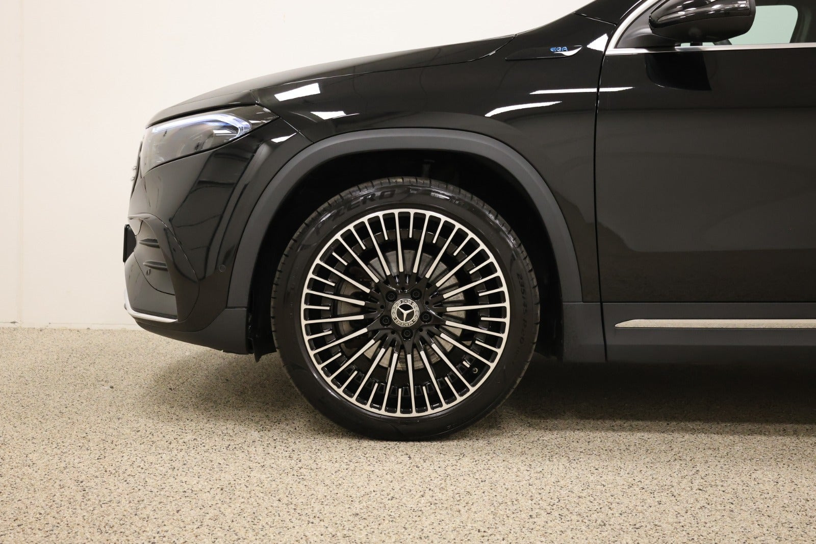 Sort Mercedes EQA250 fra 2021