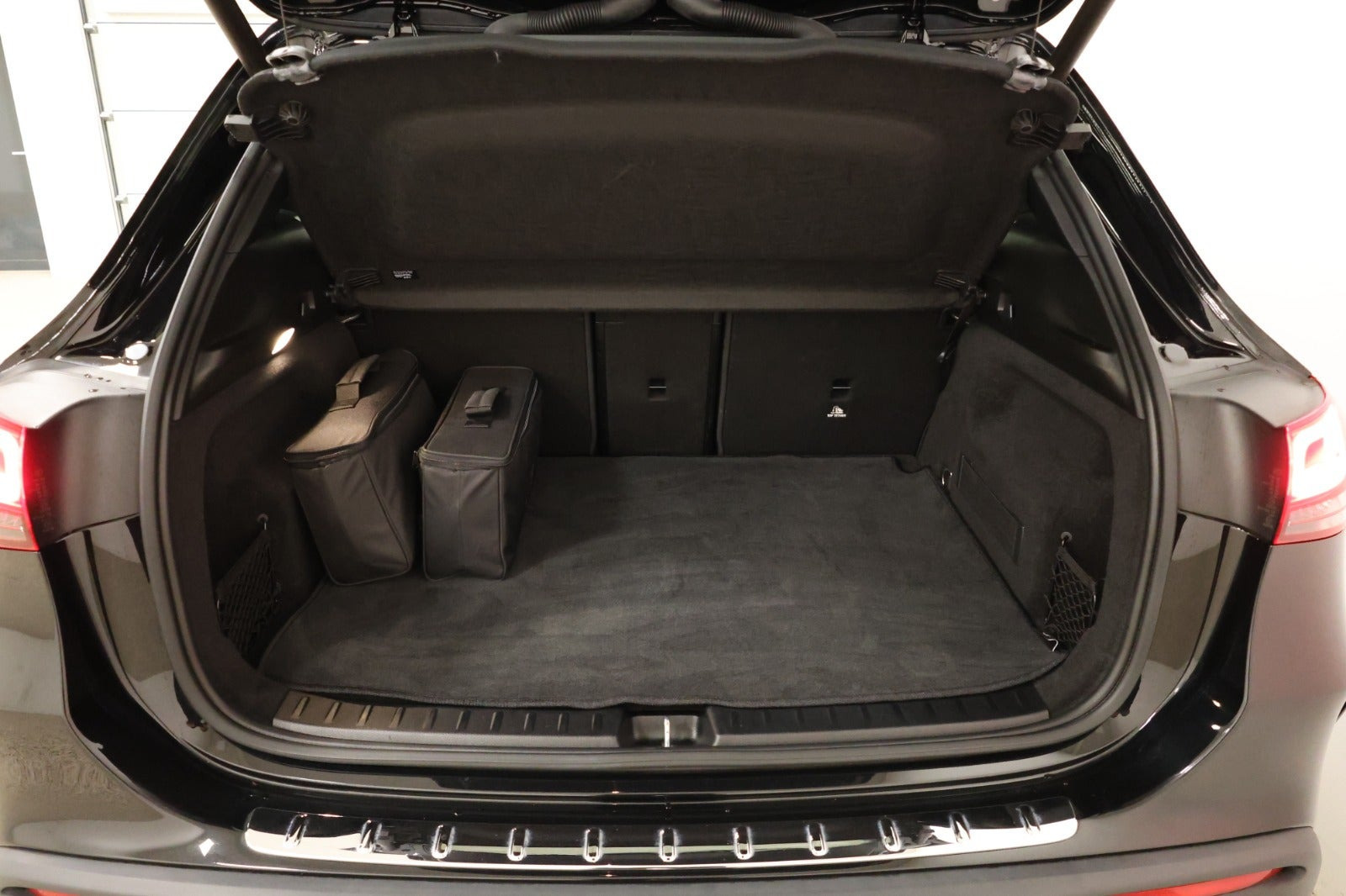 Sort Mercedes EQA250 fra 2021