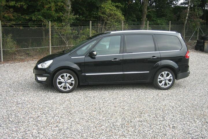 Sort Ford Galaxy fra 2014