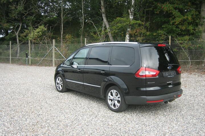Sort Ford Galaxy fra 2014