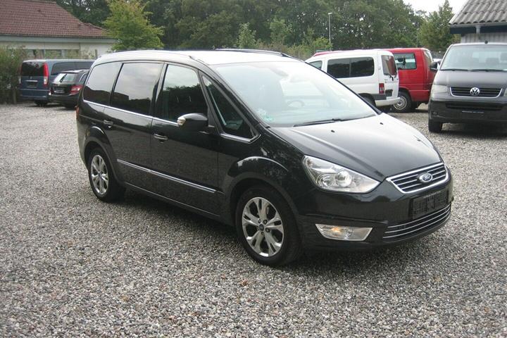 Sort Ford Galaxy fra 2014