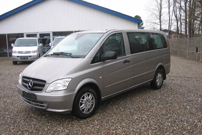 Orange Mercedes Vito 116 fra 2013
