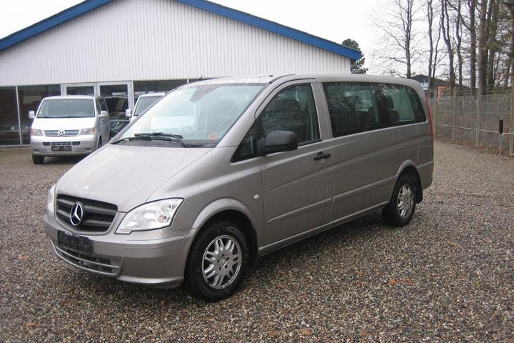 Orange Mercedes Vito 116 fra 2013