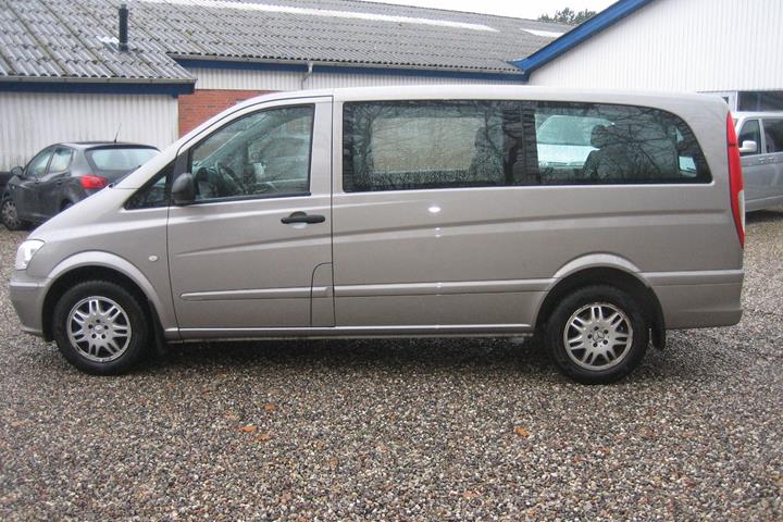 Orange Mercedes Vito 116 fra 2013