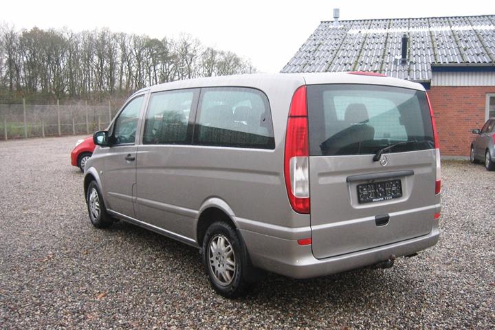 Orange Mercedes Vito 116 fra 2013